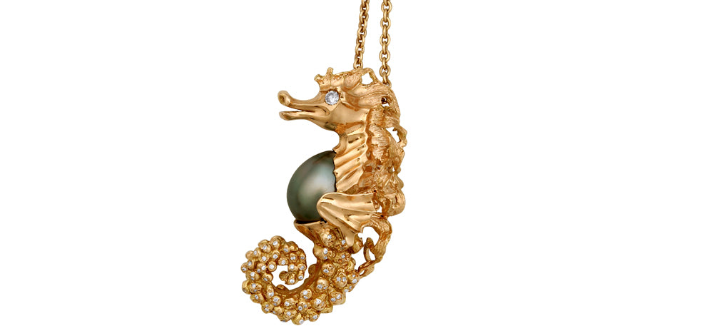 Création hippocampe en or, diamants et perle de Tahiti