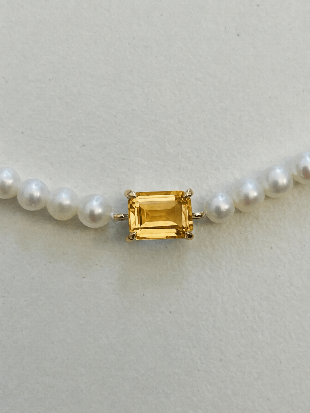 CEDB60CT-J — COLLIER OR JAUNE 750‰ EAU DOUCE 5.5–6 MM CITRINE 8 × 6 MM